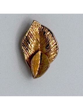 Vintage Gold-Tone Leaf Brooch – Amway Award Jewelry